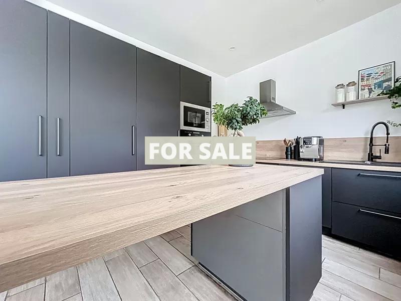 Contemporary House in Coastal Location