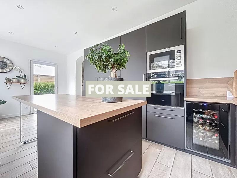 Contemporary House in Coastal Location