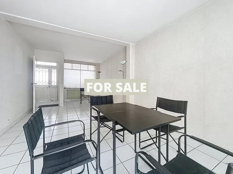 Town House in Coastal Port Town Location