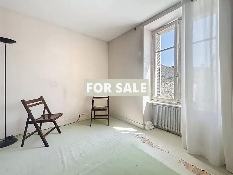 Town House in Coastal Port Town Location
