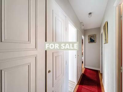 Traditional House with Garden