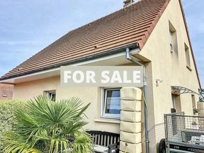 Detched House Close to Coast with Garden