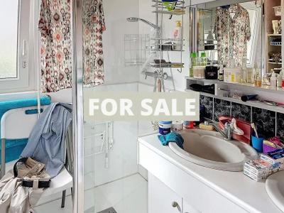 Detched House Close to Coast with Garden