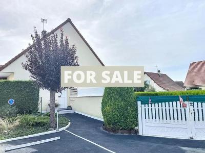 Detched House Close to Coast with Garden