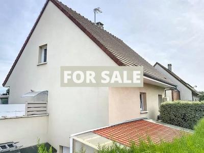 Detched House Close to Coast with Garden