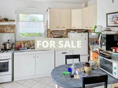 Detched House Close to Coast with Garden