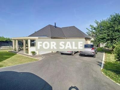 Detached House with Landscaped Garden Near the Coast