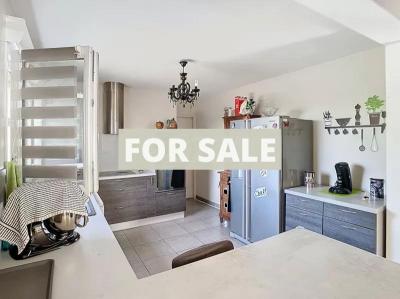 Detached House with Landscaped Garden Near the Coast