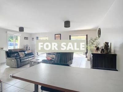 Detached House with Landscaped Garden Near the Coast