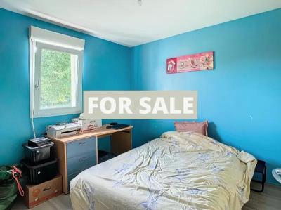 Detached House with Landscaped Garden Near the Coast