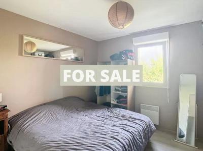 Detached House with Landscaped Garden Near the Coast