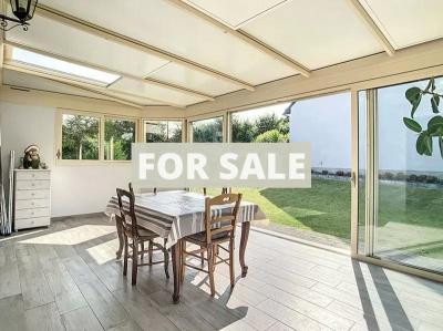 Detached House with Landscaped Garden Near the Coast