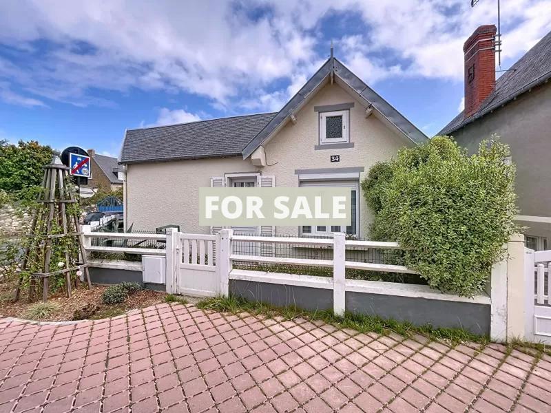 Detached House with Garden by the Coast