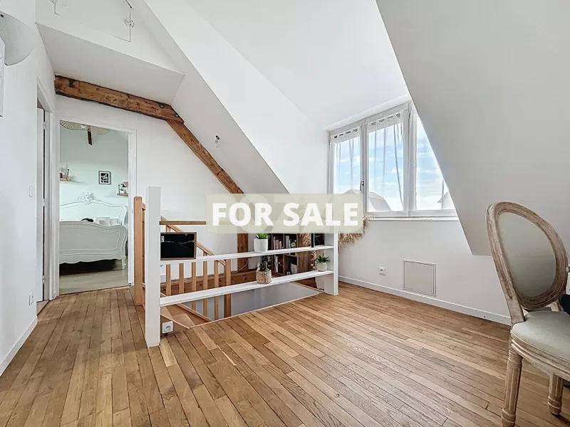 Detached House with Garden by the Coast