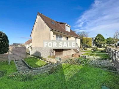 Detached House with Garden by the Coast