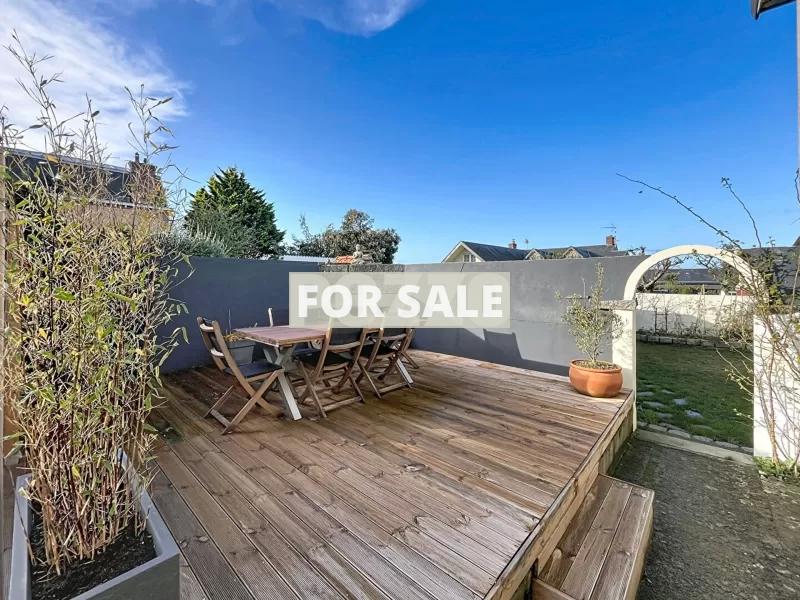 Detached House with Garden by the Coast