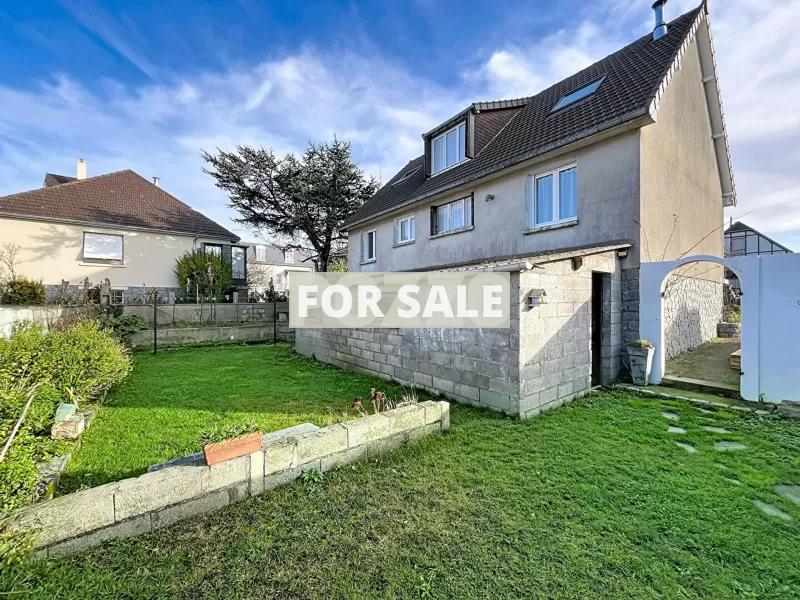 Detached House with Garden by the Coast