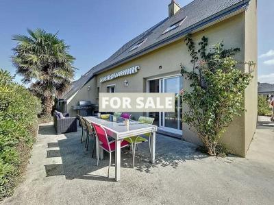 Detached House with Garden by the Coast