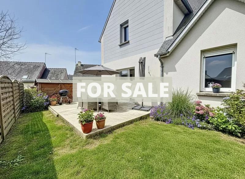 Detached House with Garden by the Coast