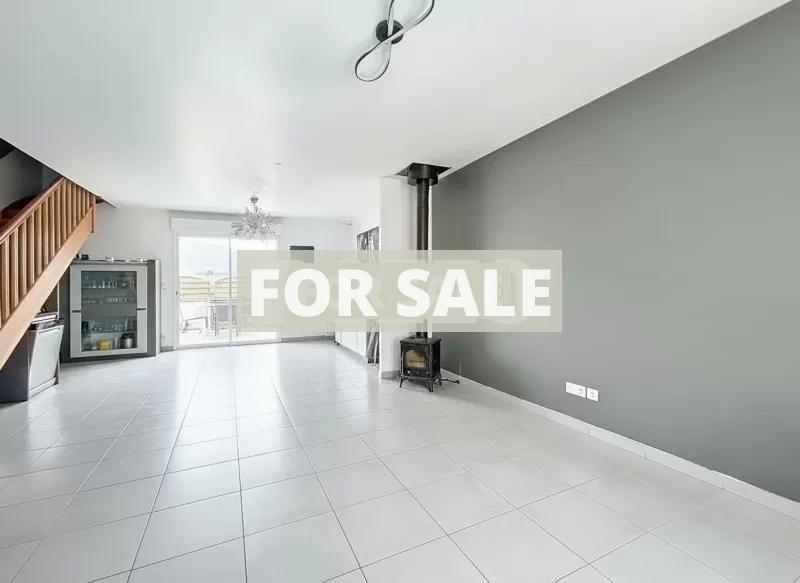 Detached House with Garden by the Coast