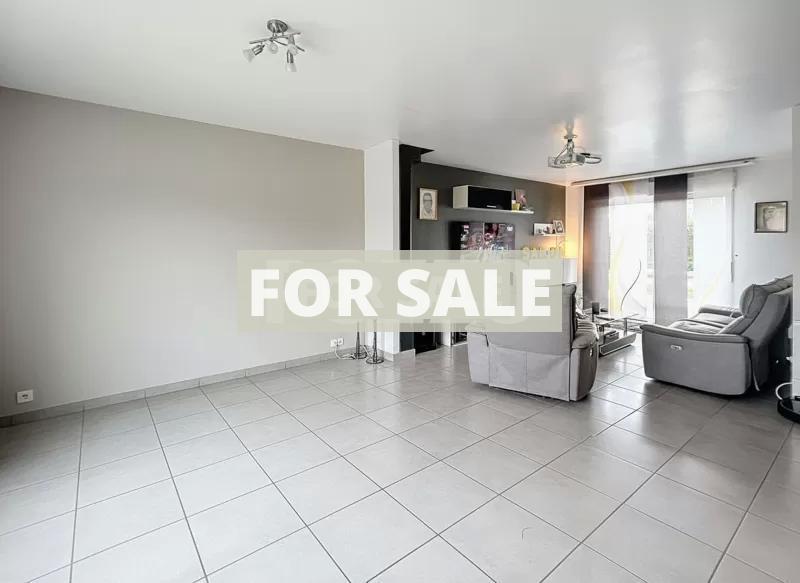 Detached House with Garden by the Coast