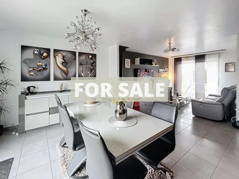 Detached House with Garden by the Coast