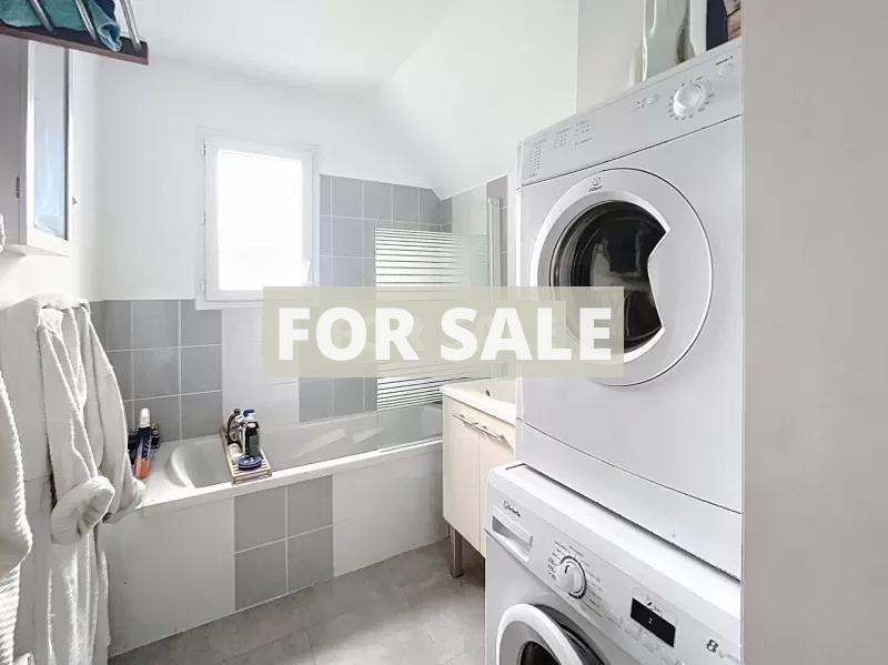 Detached House with Garden by the Coast