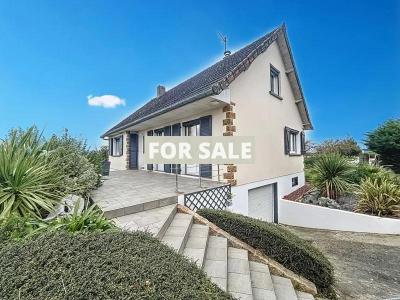 Detached House with Garden by the Coast