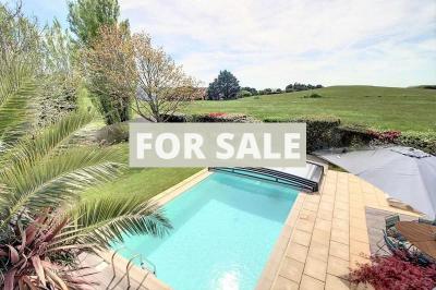 Detached House with Pool Close to the Coast