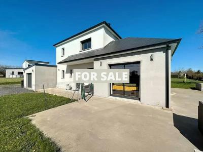 Contemporary Detached House with Landscaped Garden