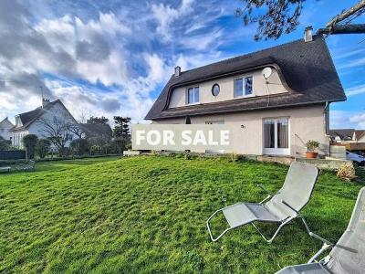 Detached House with Landscaped Garden