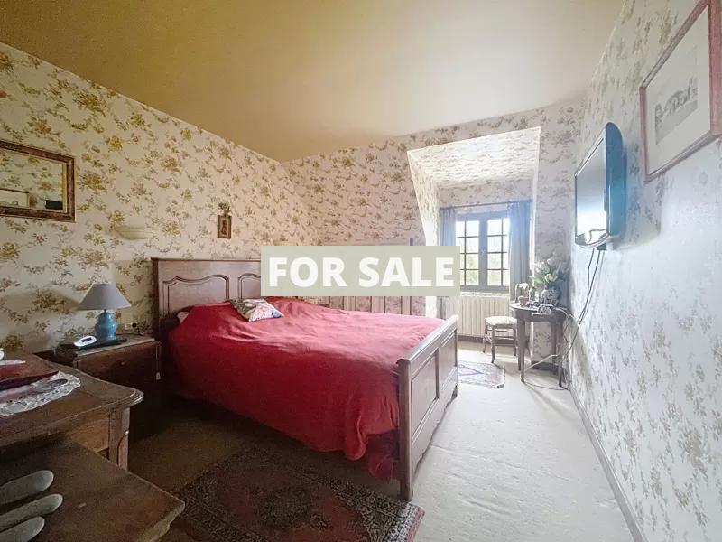 Detached Country House with Outbuilding