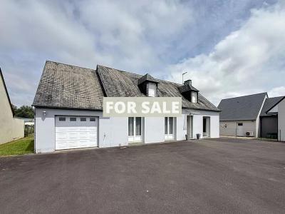 Detached House with Large Garden By The Coast