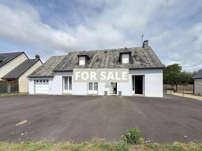 Detached House with Large Garden By The Coast