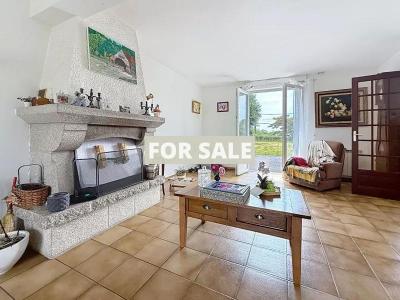 Detached House with Large Garden By The Coast