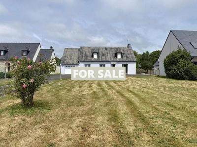 Detached House with Large Garden By The Coast