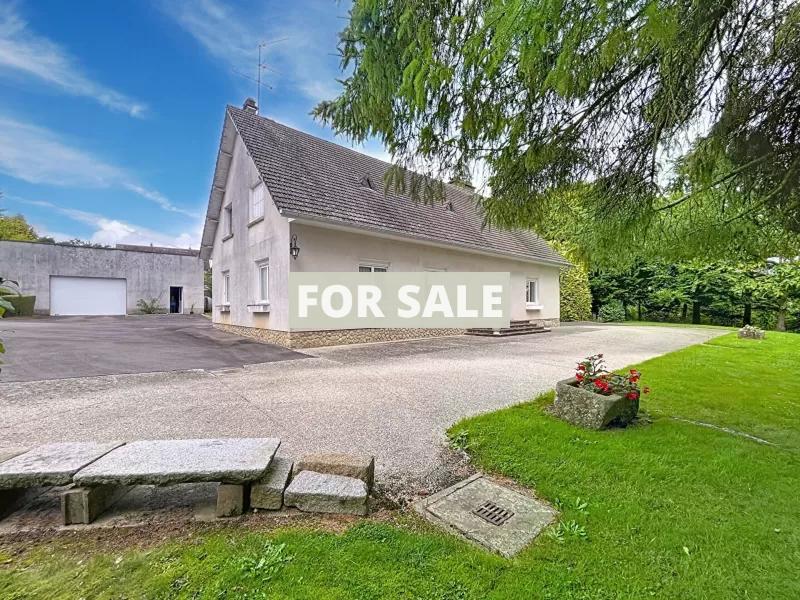 Detached House with Parkland Gardens