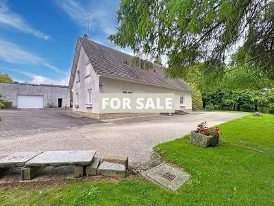 Detached House with Parkland Gardens