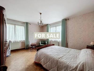 Detached House with Parkland Gardens