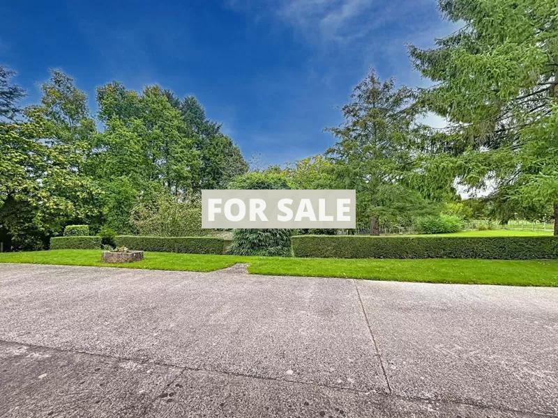 Detached House with Parkland Gardens