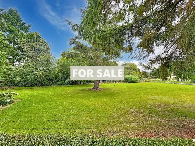 Detached House with Parkland Gardens