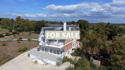Detached House with Garden by the Coast