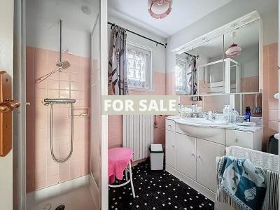 House with Garden in Coastal Resort