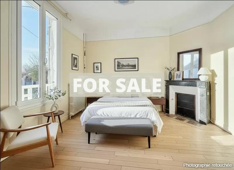 Detached House with Garden by the Coast