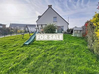 Modern Detached House with Garden