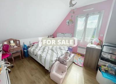 Modern Detached House with Garden