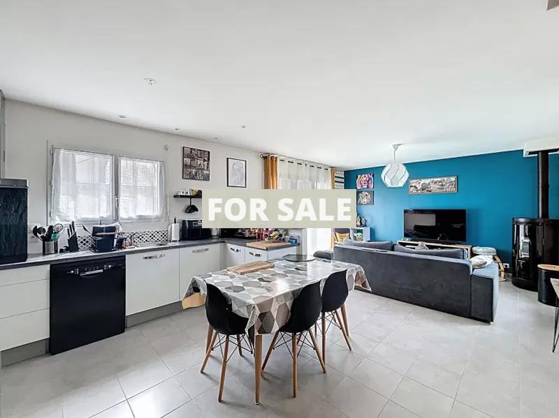 Main Photo of a 2 bedroom  Maison for sale