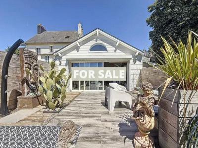 Upmarket House in Coastal Resort
