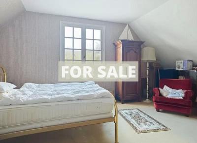 Detached Country House with Landscaped Garden