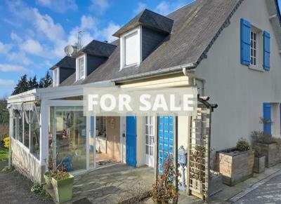 Detached Country House with Landscaped Garden